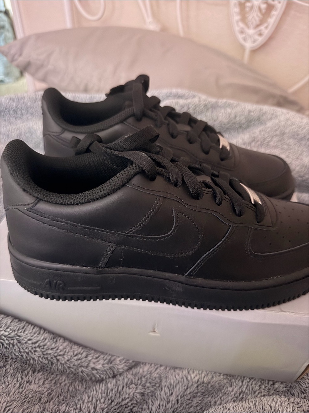Nike Air Force 1 '07 LV8 Black sneakers- never worn. Size 6.5 in youth, 8 women - Picture 2 of 5